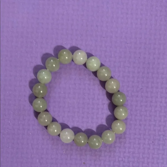 10mm Elegant Green Jade Beaded Bracelet - Picture 1 of 5